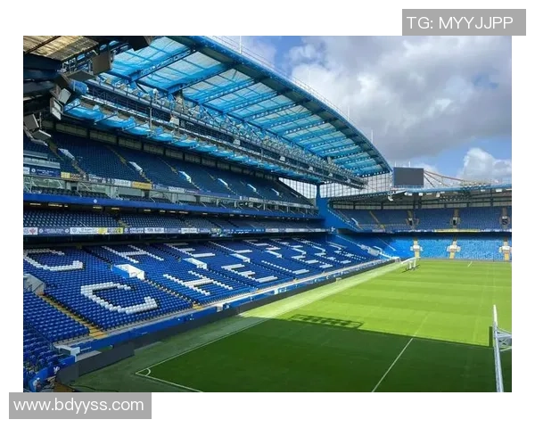 全球足坛传奇同框见证绿茵荣耀时刻共谱足球永恒经典