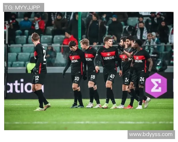 当绿茵传奇逐渐谢幕仍以倔强身影书写最后的温柔