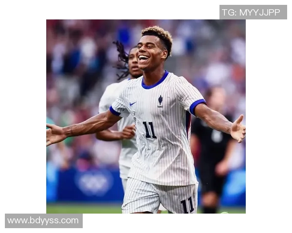 法国足球巨星头像特写揭秘展现球场上的英勇与风采