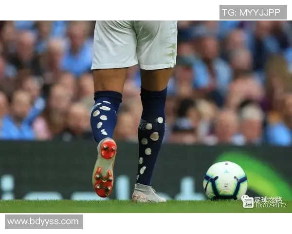 球星穿足球七分裤引领潮流 时尚与运动完美结合的全新趋势