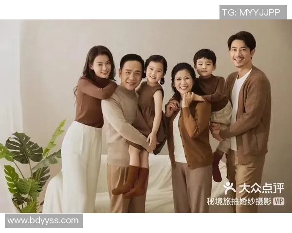 足球巨星与家人温馨时刻精彩回顾全家福合影尽显幸福与亲情